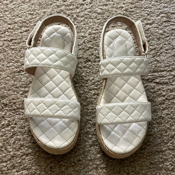 White sandals - Picture 1 of 8